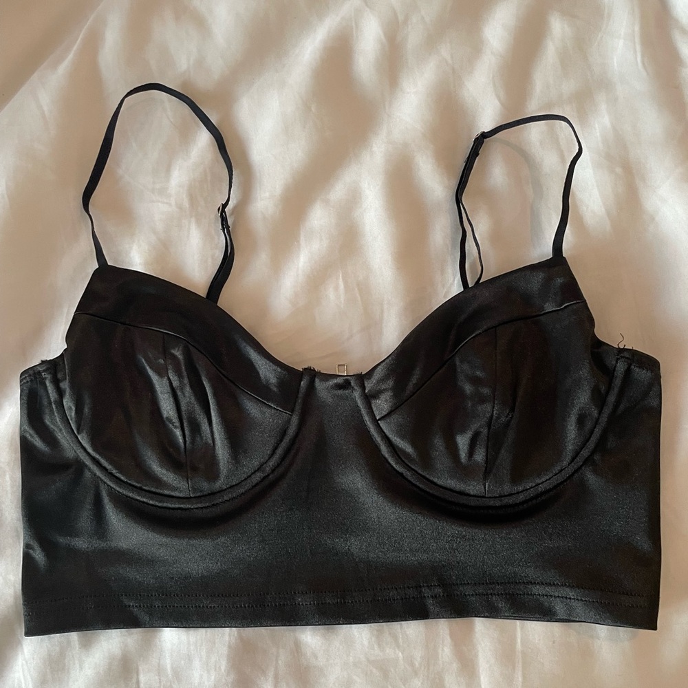 ADIKA CUTE BLACK CROP TOP